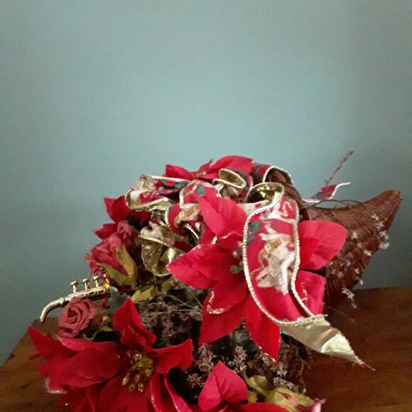 Vintage Two-Footed Cornucopia with Holiday Decor - Picture 5 of 6